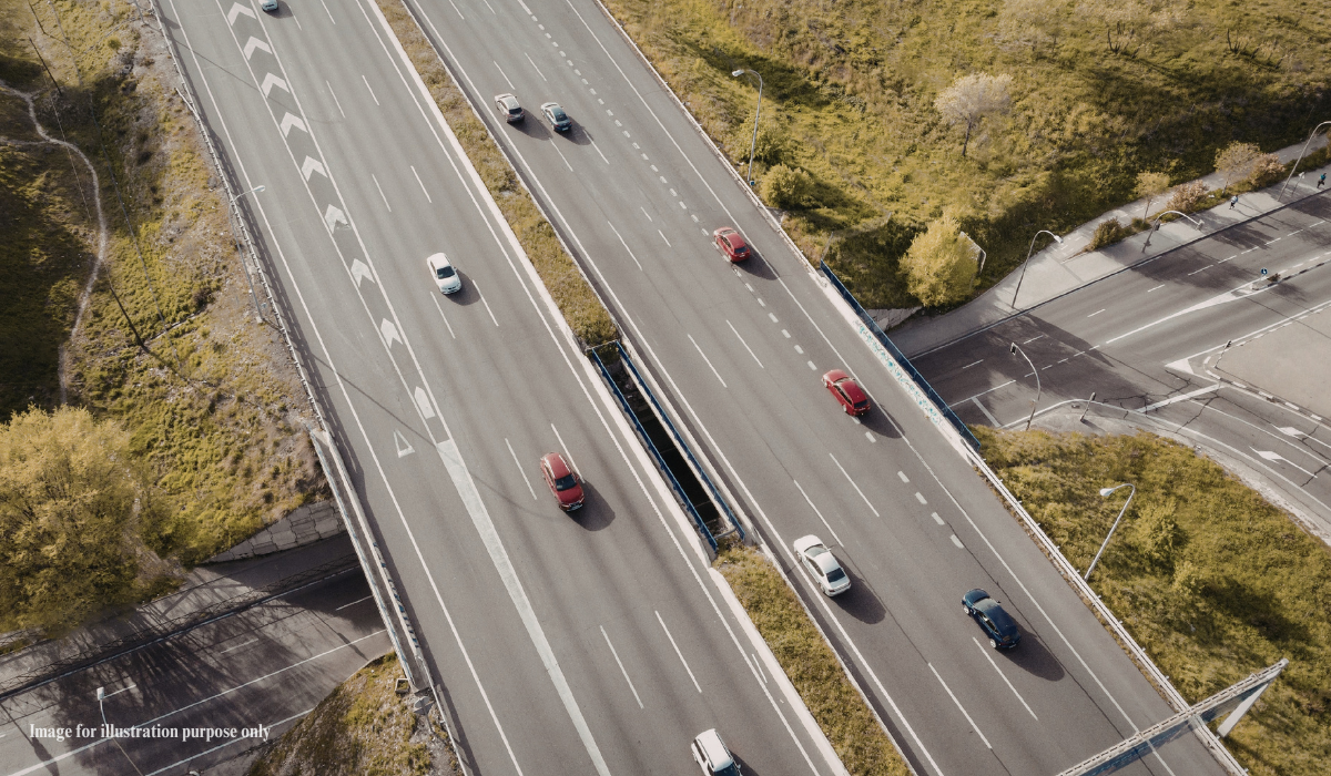 The Government of Odisha has approved 18 proposals under the Odisha industrial projects approval, with a total investment of 3,877 INR-Crore. The approvals were granted on Tuesday, April 2026, during a meeting of the State Level Single Window Clearance Authority (SLSWCA). The projects will be implemented across 11 districts and aim to accelerate industrial development in the state. The approved portfolio spans multiple sectors, including metals, pharmaceuticals, logistics, shipbuilding, recycling, and hospitality. Jay Jagannath Steel and Power Limited will invest 955 INR-Crore to expand its sponge iron facility into an integrated steel plant in Sambalpur. Harman Finochem Limited will set up a 530 INR-Crore API and formulation manufacturing facility in Ganjam. Scan Steels Limited will invest 503.68 INR-Crore to expand its steel plant in Sundargarh. Runaya Eckart Aluminium Powders Private Limited will establish a 300 INR-Crore aluminium powder unit in Jharsuguda. Additionally, Ambitech Healthcare Private Limited will set up a 51 INR-Crore medical devices unit in Khurda, while Envair Electrodyne Limited will develop a 136.87 INR-Crore copper-clad laminate facility in the same district. Solar Industries India Limited will invest 210.1 INR-Crore in a defence-grade explosives unit in Deogarh. In logistics, Tamil Nadu Ispat Private Limited will set up a 113.4 INR-Crore multi-modal logistics park in Jharsuguda, while Alps Mining Services Pvt Ltd will develop a 52 INR-Crore coal washery. Baleshwar Shipyard and Infra Private Limited will invest 150 INR-Crore in a shipbuilding and repair facility in Balasore. South Block Marketing Private Limited will establish a 111.64 INR-Crore recycling facility in Khurda. Additionally, several hospitality projects have received approvals. These include a 196.25 INR-Crore five-star hotel in Sambalpur by Jas Constructions and a 154.85 INR-Crore five-star hotel in Khurda by Rath Hospitality. Other projects include a 120 INR-Crore four-star hotel in Keonjhar, a 100 INR-Crore five-star hotel in Puri, an 80 INR-Crore luxury resort in Koraput, and a 55.55 INR-Crore four-star hotel in Puri. Collectively, the Odisha industrial projects approval is expected to generate about 7,565 jobs and strengthen industrial diversification across the state.